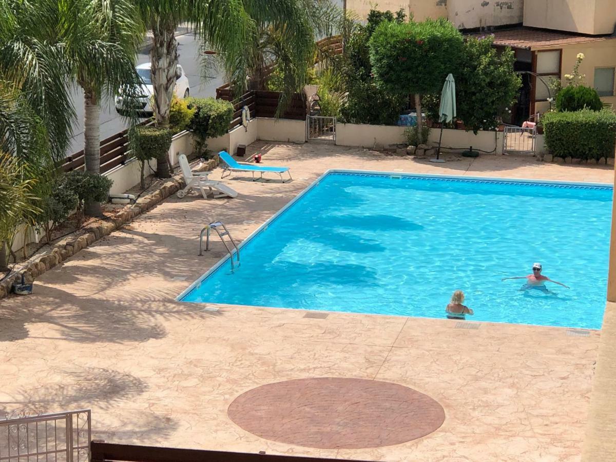 Private Apartment At Aristo Universe III With Pool Paphos Bagian luar foto